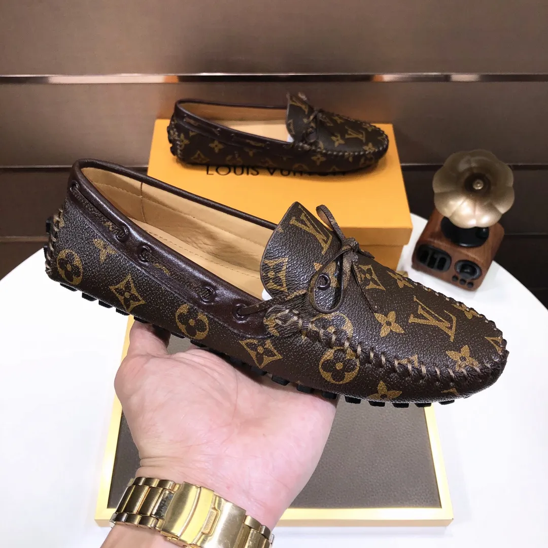 Men's men's shoes 💰420💰 [LV Doudou shoes] (water-dyed cowhide lining) new model is on the market, available on the official website. The new Doudou shoes are processed into single-color materials, and the uppers are made of imported special materials. The body of the shoe is fully hemmed with mark thread, and is lined with imported original cowhide leather. The elegant shoe shape is super suitable for all-matching, and the size is 38-44.